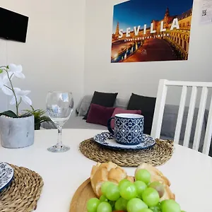 Jimena Sevilla En El Centro De Apartamento